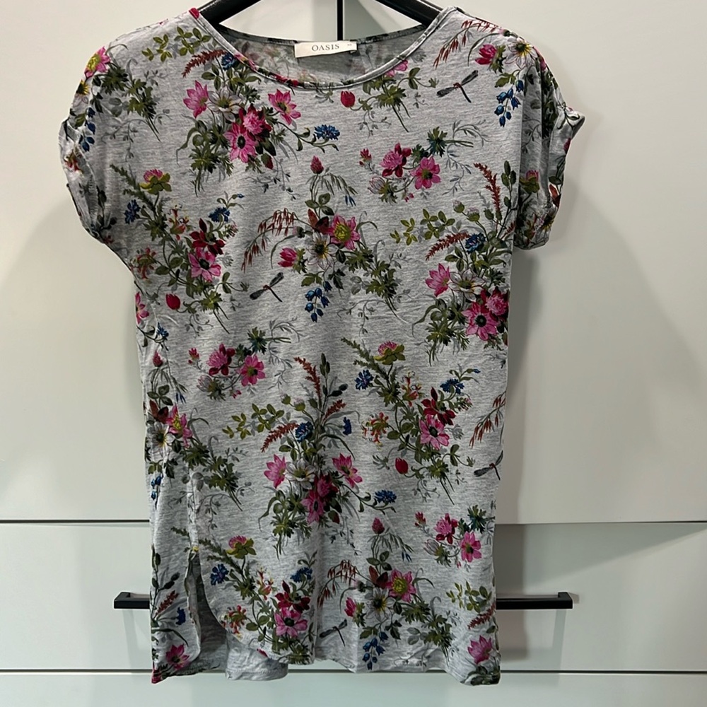 Oasis T-shirt, size XS